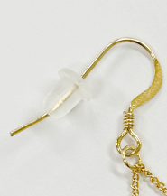 ピアスはシリコンキャッチ付